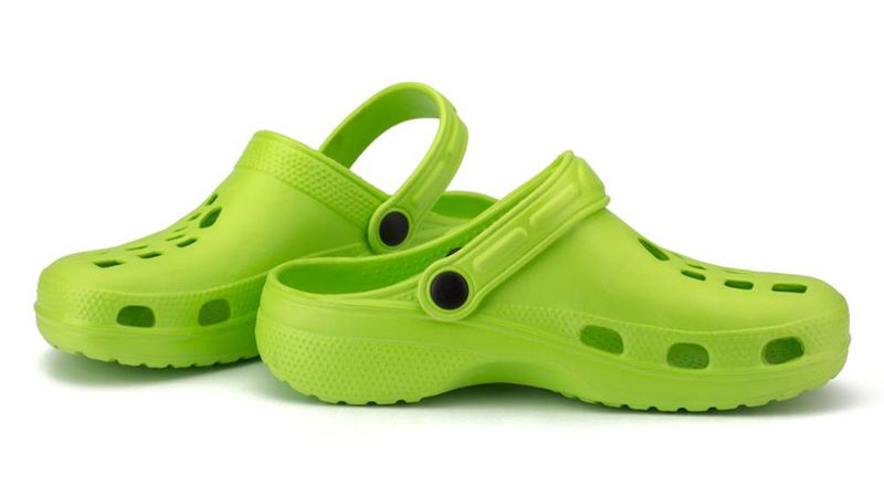 Top 4 Advantages of Choosing Crocs Footwear for Daily Comfort and Health